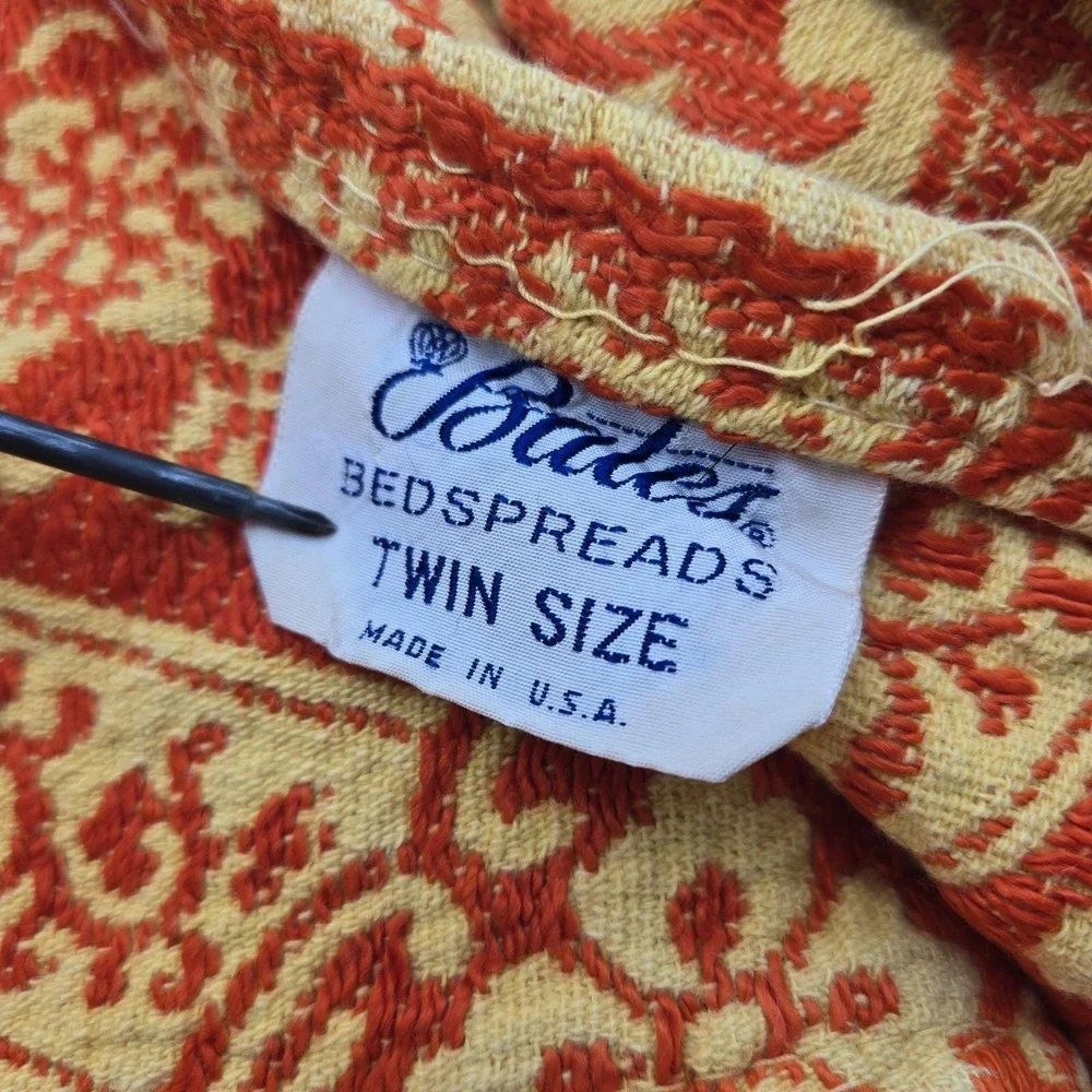READ VTG BATES Boho Twin Bedspread Fringed‎ MCM Red Yellow Mustard 70s Groovy